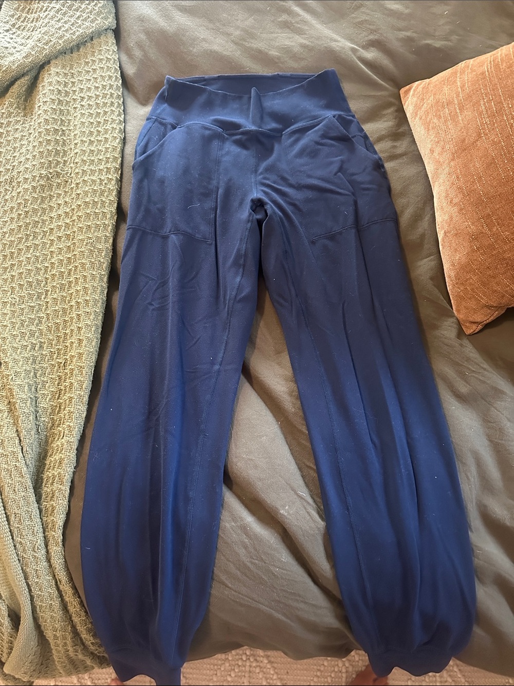 lululemon athletica Navy Blue Leggings with Cuffed Ankles - Picture 2 of 2
